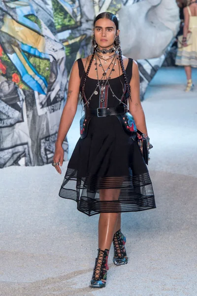 Look 16